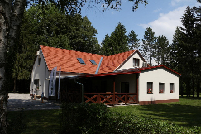 Átadták a felújított hajósszentgyörgyi vendégházat – képek