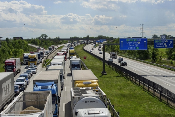 Több kilométeres a dugó az M0-son Több kilométeres a dugó az M0-son