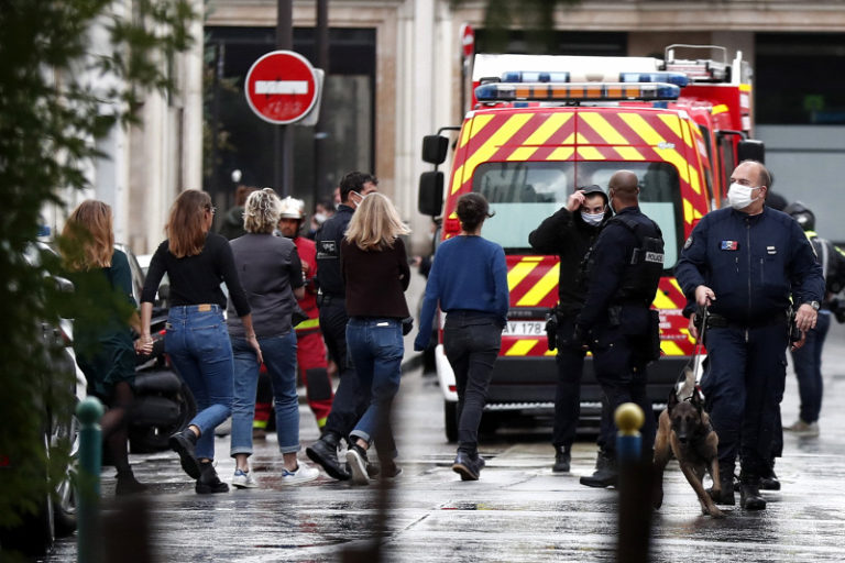 A Charlie Hebdón akart bosszút állni a Párizsban húsbárddal támadó iszlamista terrorista A Charlie Hebdón akart bosszút állni a Párizsban húsbárddal támadó iszlamista terrorista