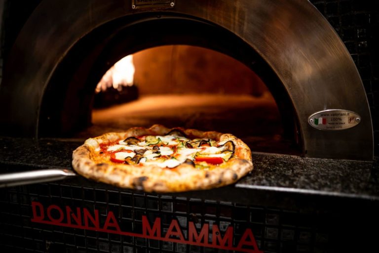 Jancsa Jani pizzériája hivatalos nápolyi minősítést kapott