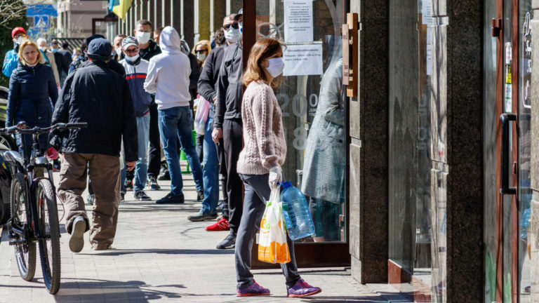 Kétezernél is több az új beteg, vágtat a járvány Ukrajnában Kétezernél is több az új beteg, vágtat a járvány Ukrajnában
