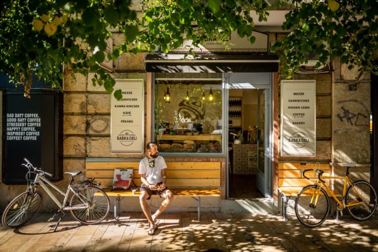 Minden nap más pék kenyerével és saját márkás termékekkel jelentkezik Budán a Babka