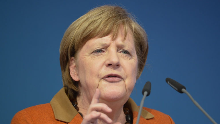Napi 20 ezer fertőzéstől tart Németországban Angela Merkel