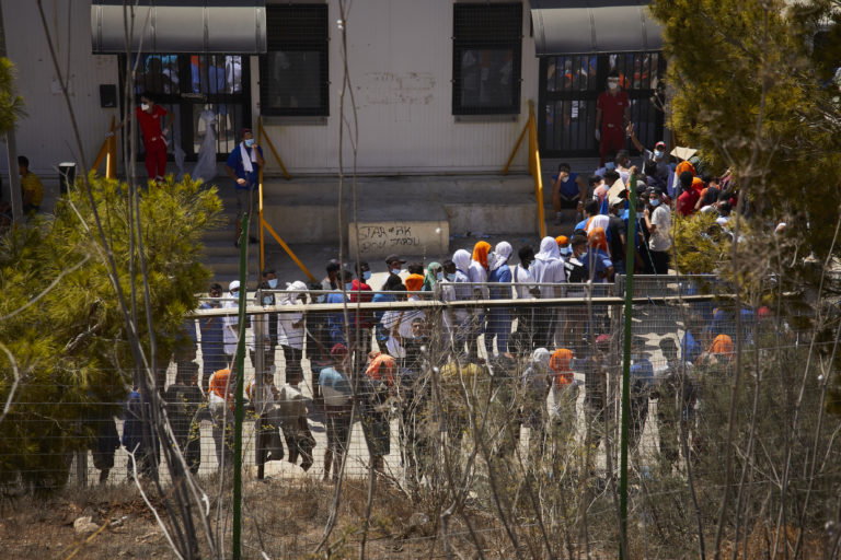 Szicília kormányzója bejelentette, hogy Lampedusa szigetén ismét zsúfolásig megtelt a migránstábor Szicília kormányzója bejelentette, hogy Lampedusa szigetén ismét zsúfolásig megtelt a migránstábor