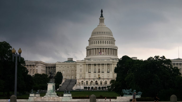 Amerikában megint nem tudtak megegyezni a mentőcsomagról a demokraták és a republikánusok Amerikában megint nem tudtak megegyezni a mentőcsomagról a demokraták és a republikánusok