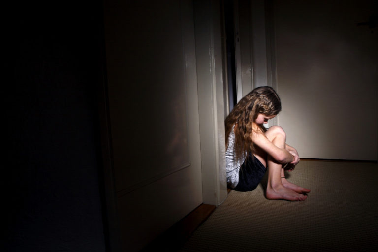 Hetekig élt egy 15 éves lány szekrényében egy amerikai pedofil Hetekig élt egy 15 éves lány szekrényében egy amerikai pedofil