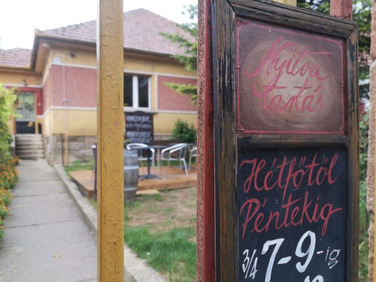 Kockaházban nyitott szuper pékség egy pilisi zsákfaluban Kockaházban nyitott szuper pékség egy pilisi zsákfaluban