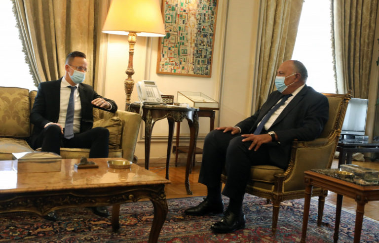 Szijjártó Péter: Egyiptom a bizonyíték arra, hogy a migráció megállítható a tengeren