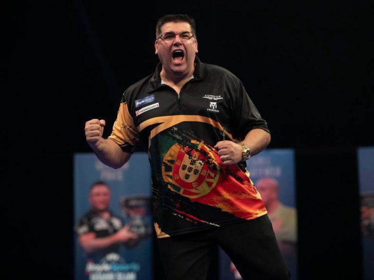 Darts: Wade meccsnyílról nyert, De Sousával vívja a döntőt – NSO Darts: Wade meccsnyílról nyert, De Sousával vívja a döntőt – NSO