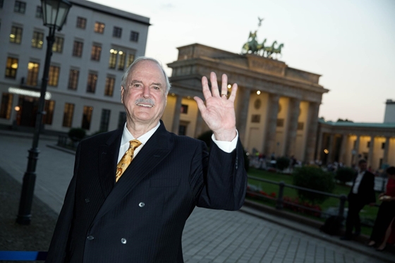 John Cleese zseniálisan figurázta ki Donald Trumpot