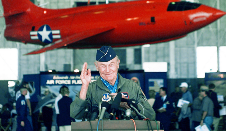 Meghalt Chuck Yeager, az első ember aki gyorsabb volt a hangnál Meghalt Chuck Yeager, az első ember aki gyorsabb volt a hangnál