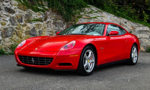 Nagyon ritka kéziváltós, 4 személyes Ferrari várja új gazdáját