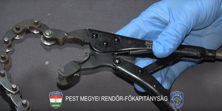 Nagypályás katalizátortolvajokat fogtak a monori rendőrök Nagypályás katalizátortolvajokat fogtak a monori rendőrök
