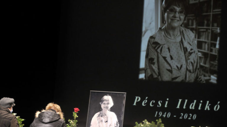 Pécsi Ildikó temetése – nlc.hu Pécsi Ildikó temetése – nlc.hu