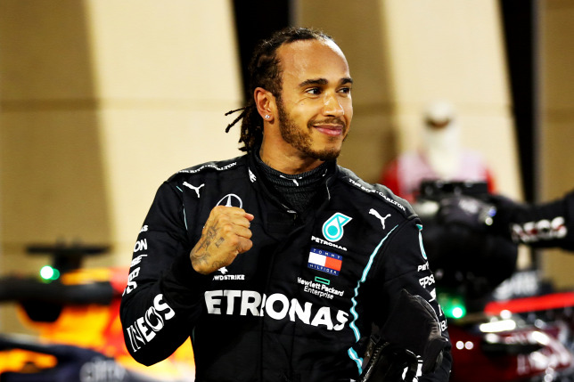 Történelmi sikerei után Lewis Hamilton megkapta a lovagi címet Történelmi sikerei után Lewis Hamilton megkapta a lovagi címet