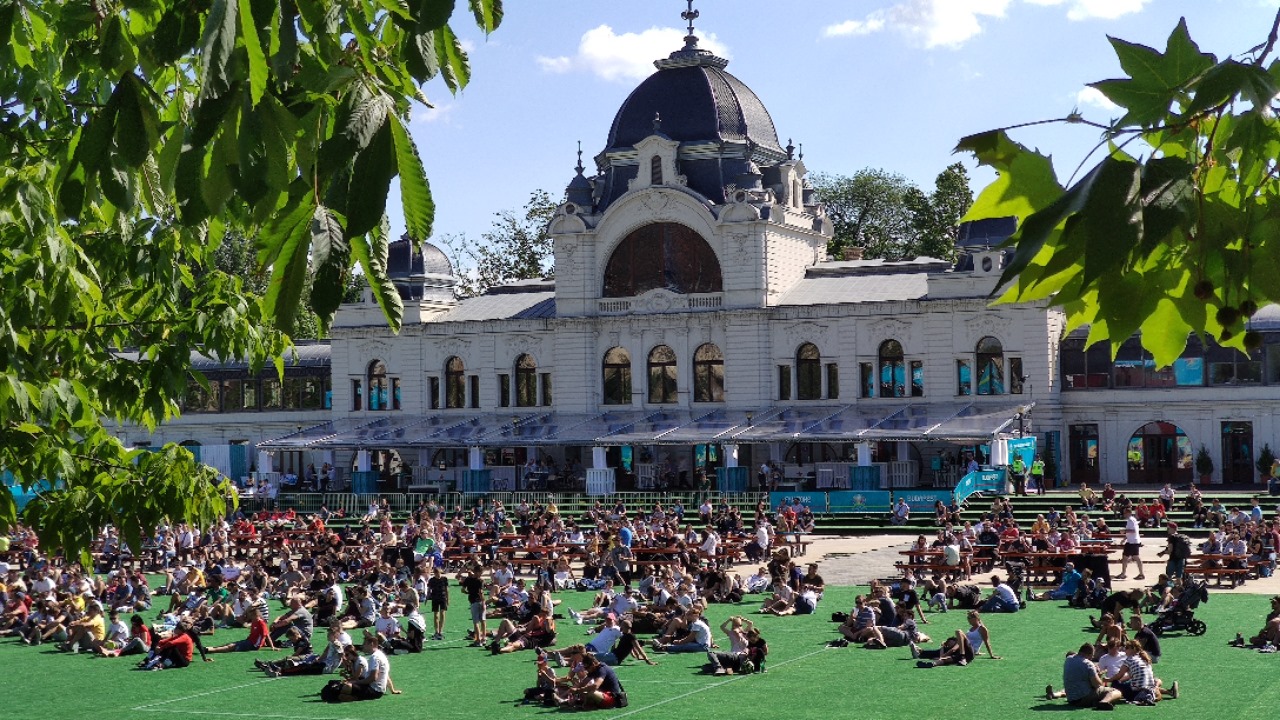 Meccsnézés Budapesten - Városligeti Műjégpálya